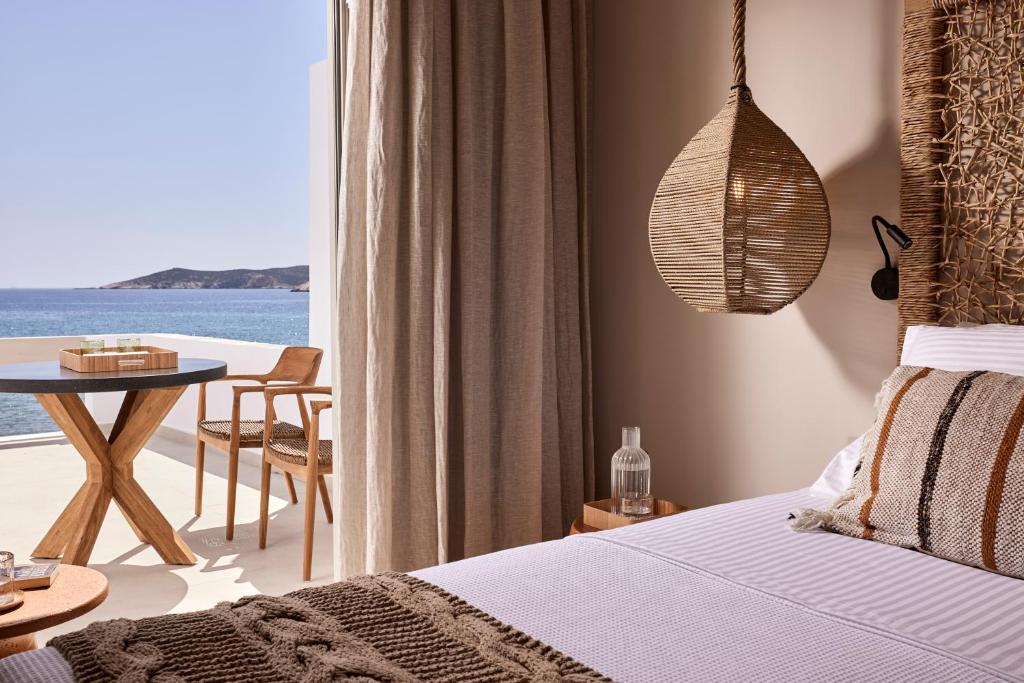 ENALION SUITES SIFNOS
