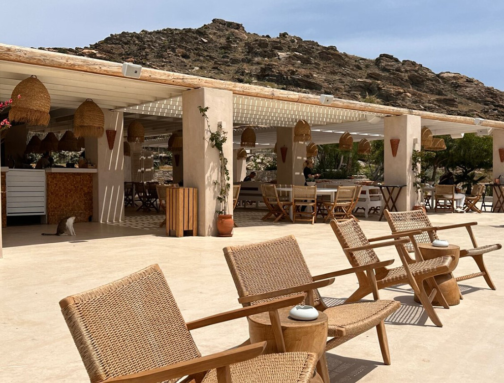 MONASTIRI BEACH BAR PAROS
