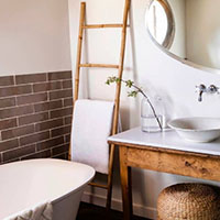 Coatholders - Hangers - Suitcases