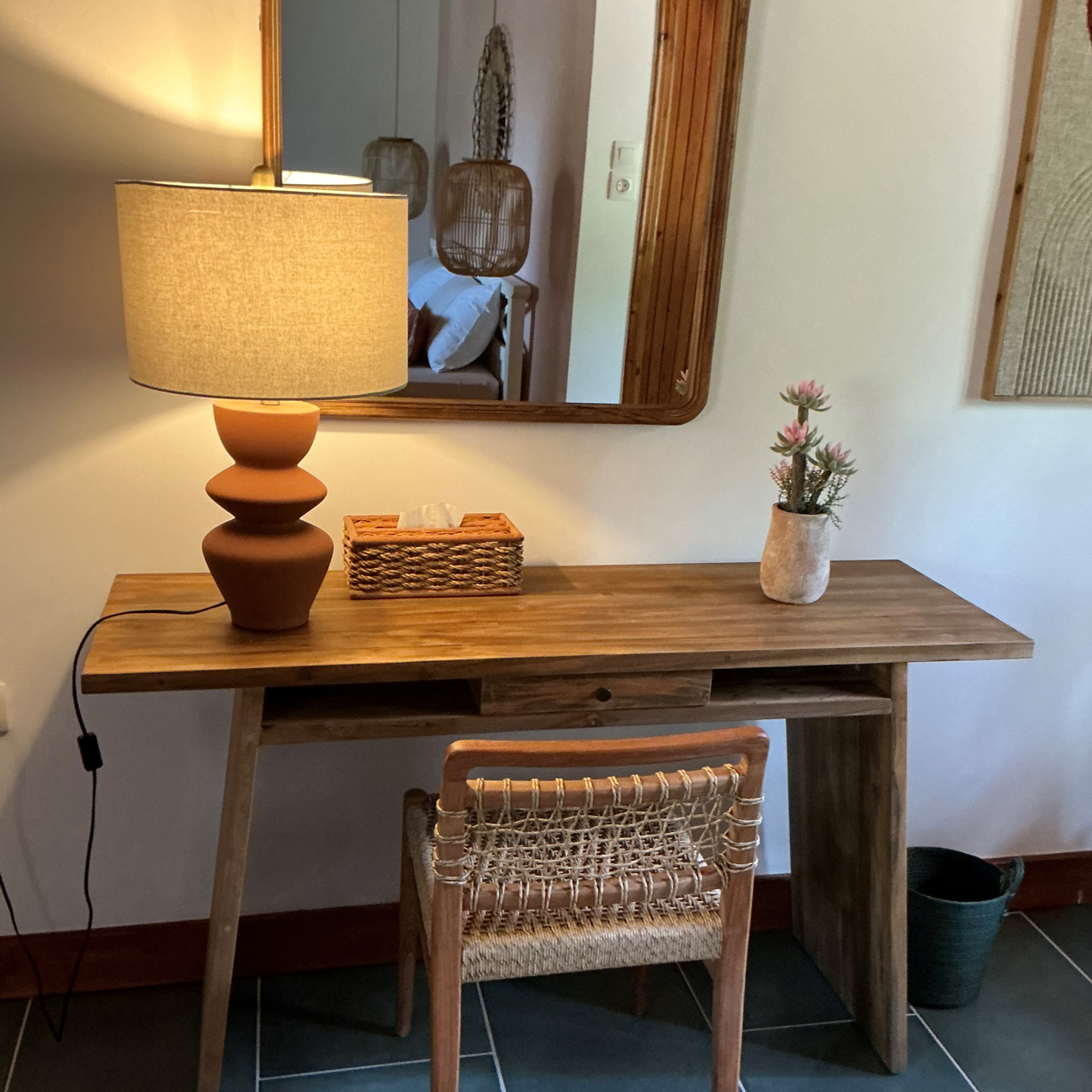 Consoles – Sideboards – Office desks – Dressers – TV furniture