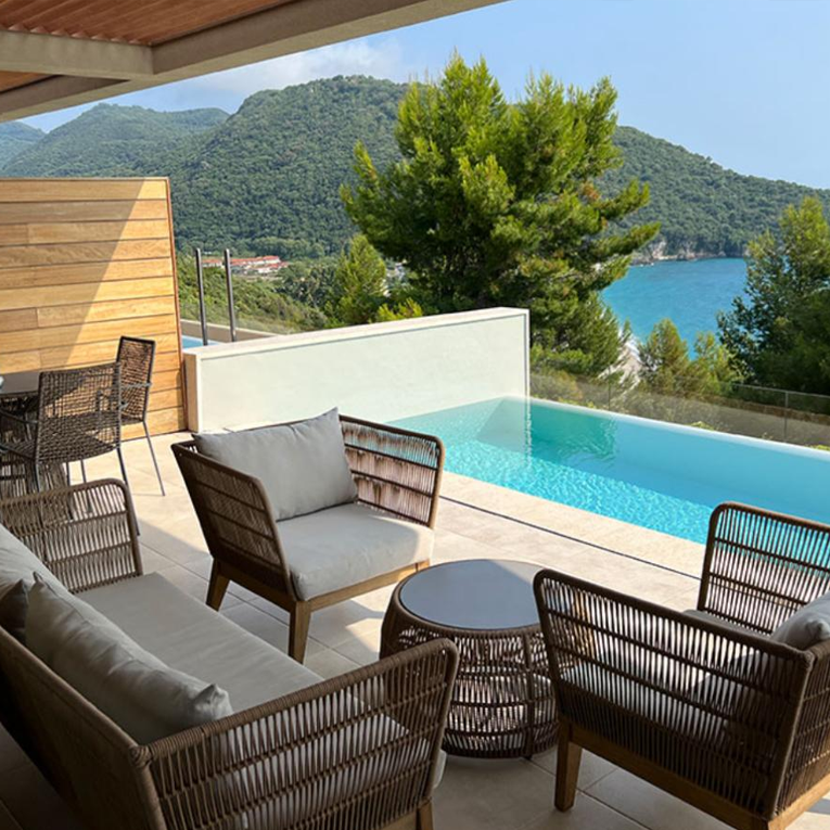 Lounge sets - Pool - Beach Area