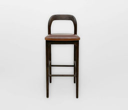01.7339.0348: Βar stool με πλάτη ξύλο teak χρώμα marron, κάθισμα δέρμα (ύψος καθίσματος 83εκ.)