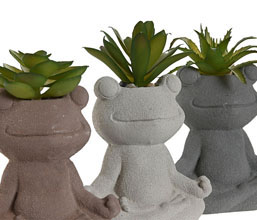 02.7308.0194: Γλαστράκι cement βάτραχος με λουλούδια