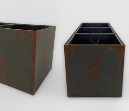 02.7323.0083: Ζαρντινιέρα Cement Fiber με τρεισ πλαστικές γλάστρες, Indoor & Outdoor - Frost Resistant - Waterproof