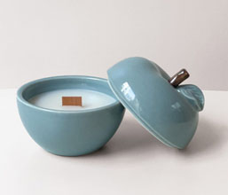 10.7360.0041: Μήλο κεραμικό σιέλ, με αρωματικό κερί