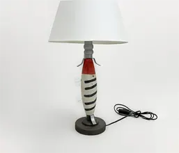 16.7057.0044: φωτιστικό επιτραπέζιο βάση σχέδιο ψάρι ξύλο, καπέλο βαμβάκι