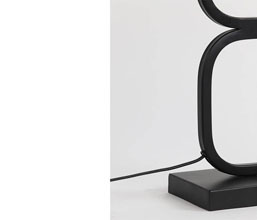 16.7277.0066: Φωτιστικό επιτραπέζιο, βάση μέταλλο χώμα μαύρο matt, καπέλο οβάλ υφή velour καφέ.