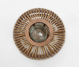 31.7278.0017: φανάρι rattan σε 3 πόδια με γυαλινό βάζο για το κερί