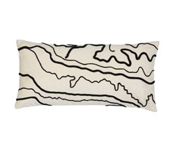 36.7277.0005 - διακοσμητικό μαξιλάρι μπεζ με μαύρο ανάγλυφο σιρίτι, (φερμουάρ)


