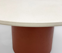 51.0000.0606: Δ.160 Τραπέζι in-out, βάση fiber cement lava stone finish χρώμα terracotta, καπάκι fiber cement light lava stone finsh χρώμα μπεζ, πάχος 3εκ.